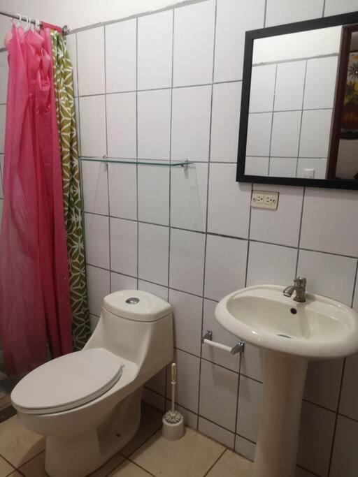 Casa Patico2 A 5 Minutos Del Parque Nacional M.A Apartman Quepos Kültér fotó
